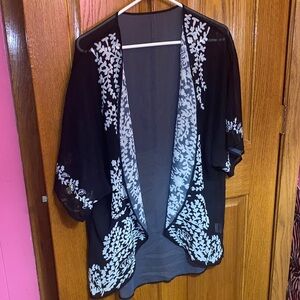 Elegant Black and White Women's Kimono Wrap